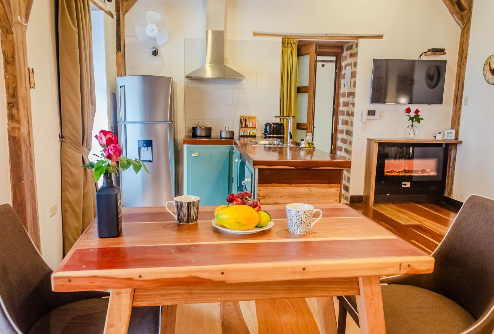 Old Town Quito Suites, Heritage Boutique Hotel, Where Every Detail Tells A Story Exteriör bild